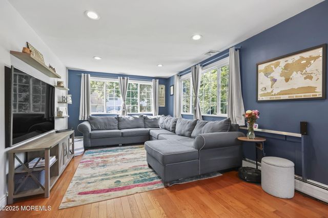 28 W Park Avenue, Belford, NJ 07718