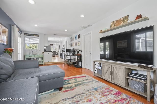 28 W Park Avenue, Belford, NJ 07718