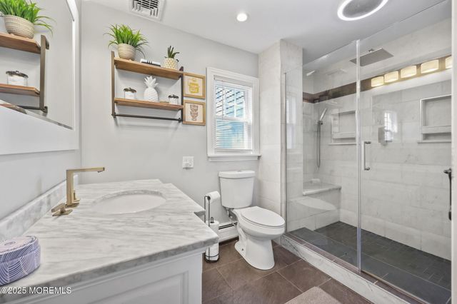 28 W Park Avenue, Belford, NJ 07718
