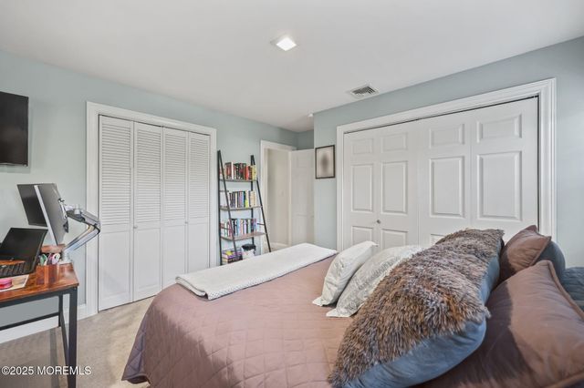 28 W Park Avenue, Belford, NJ 07718