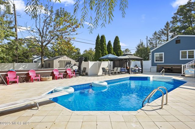 28 W Park Avenue, Belford, NJ 07718