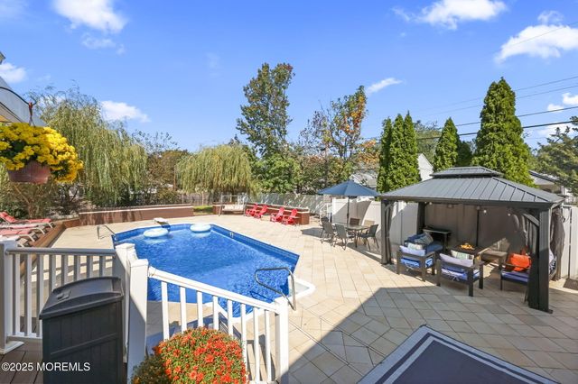 28 W Park Avenue, Belford, NJ 07718