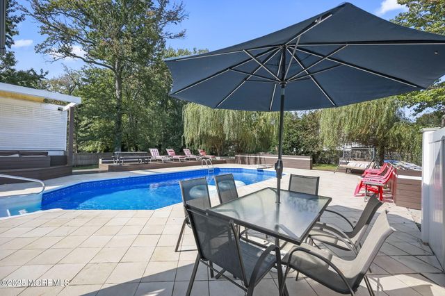 28 W Park Avenue, Belford, NJ 07718