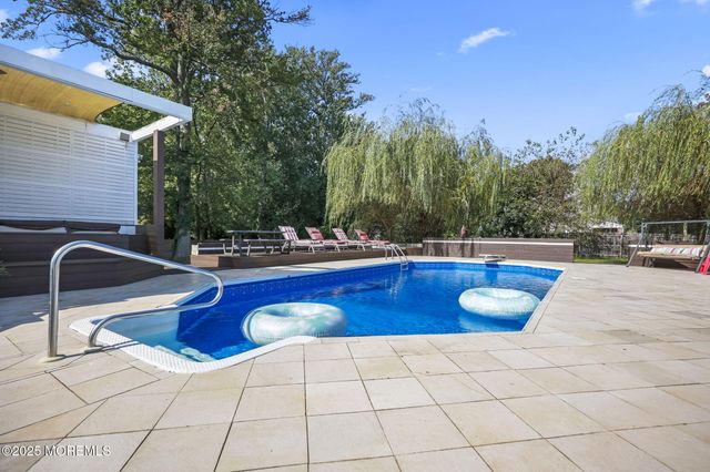28 W Park Avenue, Belford, NJ 07718