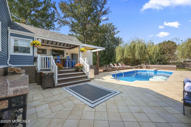28 W Park Avenue, Belford, NJ 07718