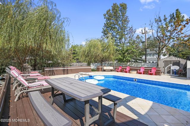 28 W Park Avenue, Belford, NJ 07718