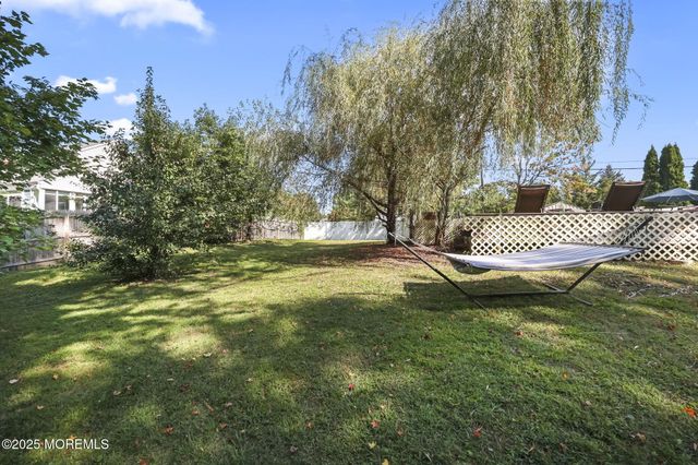 28 W Park Avenue, Belford, NJ 07718