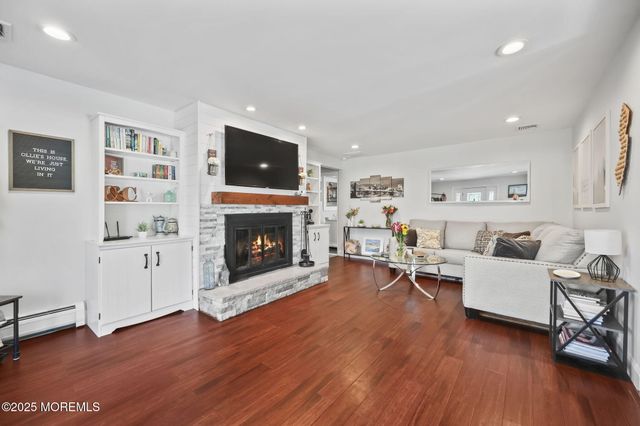 28 W Park Avenue, Belford, NJ 07718