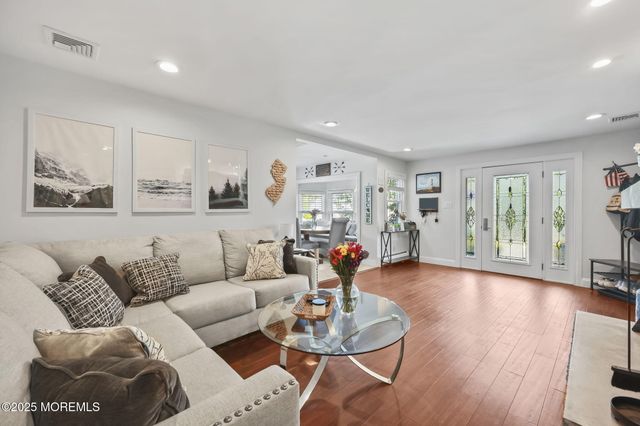 28 W Park Avenue, Belford, NJ 07718