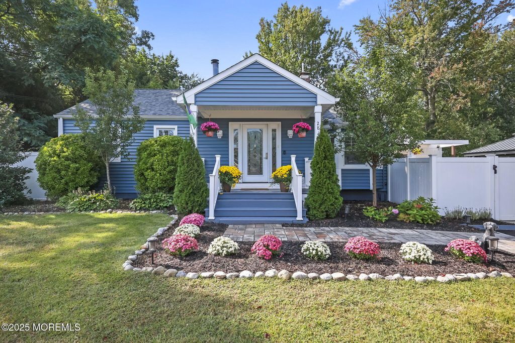 28 W Park Avenue, Belford, NJ 07718