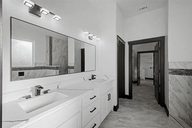 2440 Canyon Circle, Blanchard, OK 73010