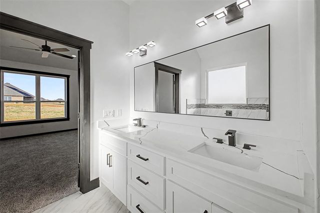 2440 Canyon Circle, Blanchard, OK 73010