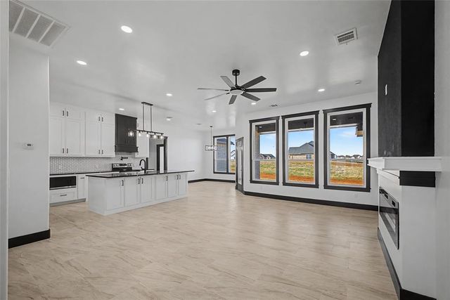 2440 Canyon Circle, Blanchard, OK 73010