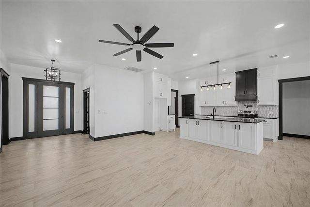 2440 Canyon Circle, Blanchard, OK 73010