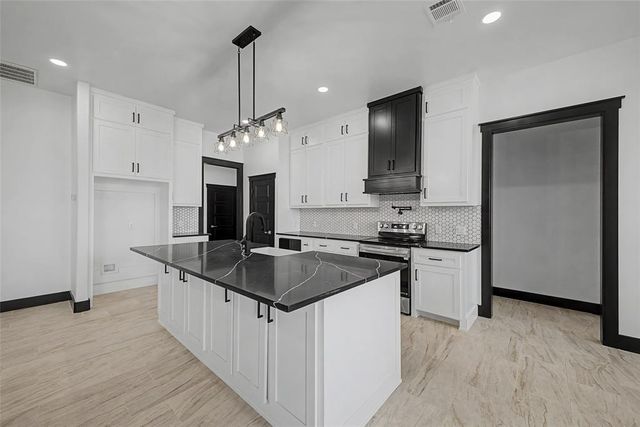 2440 Canyon Circle, Blanchard, OK 73010