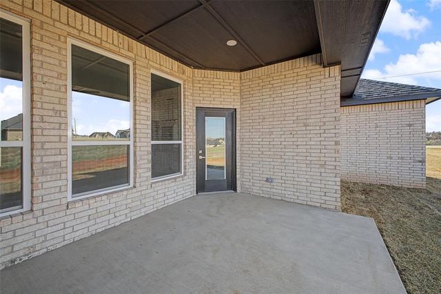 2440 Canyon Circle, Blanchard, OK 73010