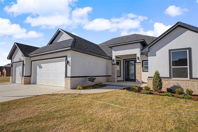 2440 Canyon Circle, Blanchard, OK 73010