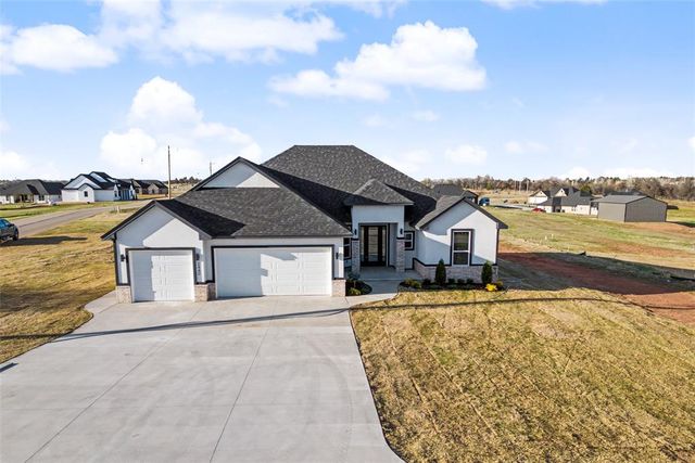 2440 Canyon Circle, Blanchard, OK 73010