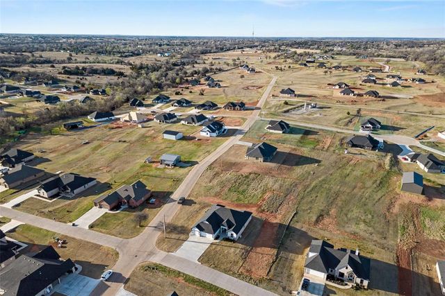 2440 Canyon Circle, Blanchard, OK 73010