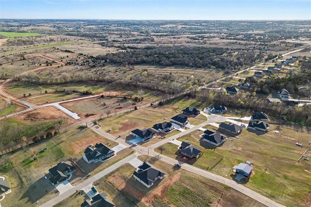 2440 Canyon Circle, Blanchard, OK 73010