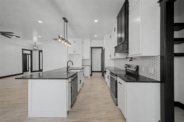 2440 Canyon Circle, Blanchard, OK 73010