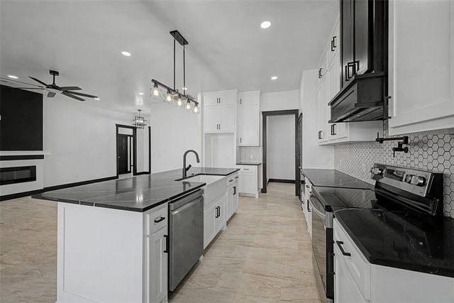 2440 Canyon Circle, Blanchard, OK 73010