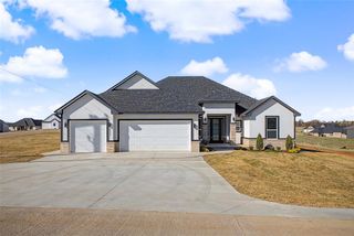 2440 Canyon Circle, Blanchard, OK 73010