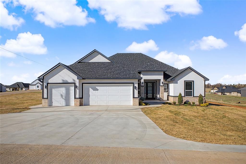 2440 Canyon Circle, Blanchard, OK 73010