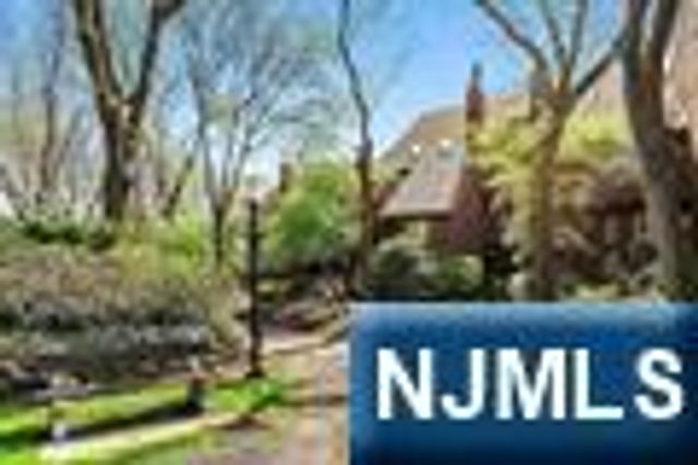 615 Sanderling Court 615, Secaucus, NJ 07094