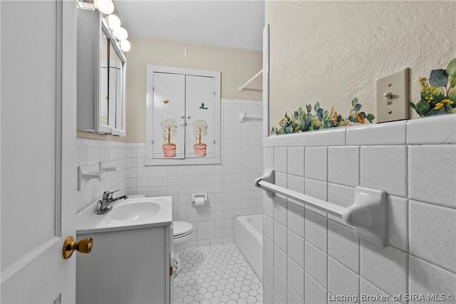 38 Louise Street, Jeffersonville, IN 47130