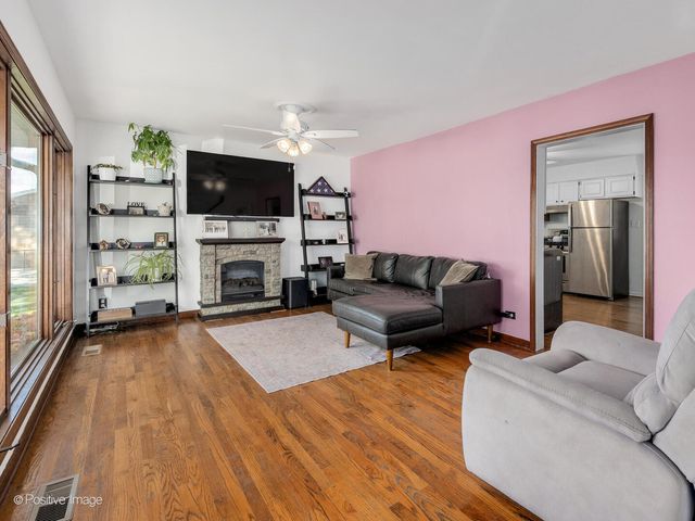 875 S York Street, Elmhurst, IL 60126
