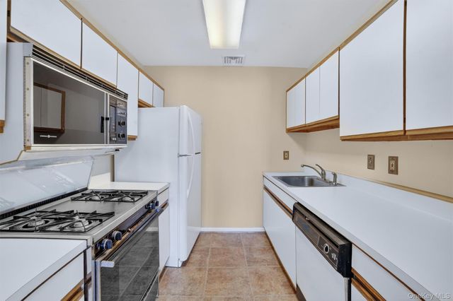 97 Sunfish Landing, Mohegan Lake, NY 10547