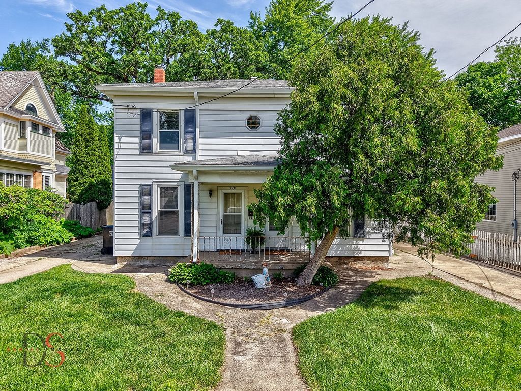 Image 1 of property listing at 520/522 E Main Street, Ottawa, IL 61350