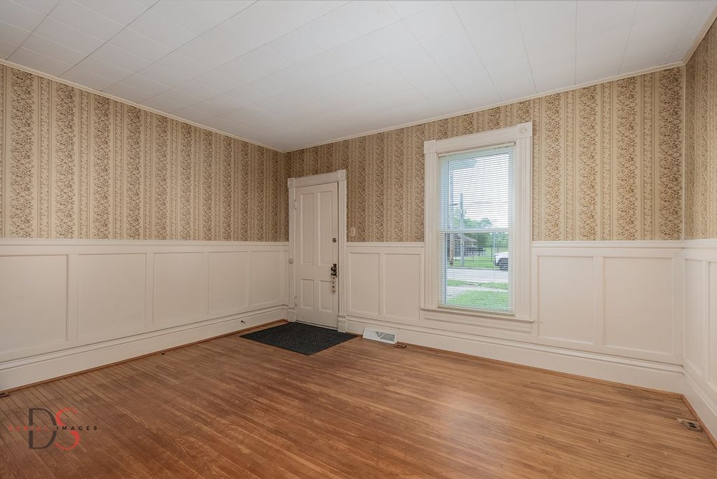 Image 3 of property listing at 520/522 E Main Street, Ottawa, IL 61350