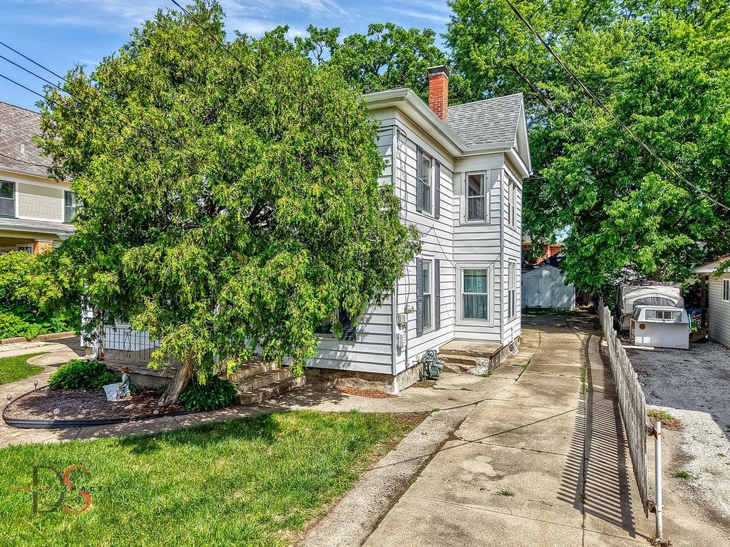 Image 23 of property listing at 520/522 E Main Street, Ottawa, IL 61350