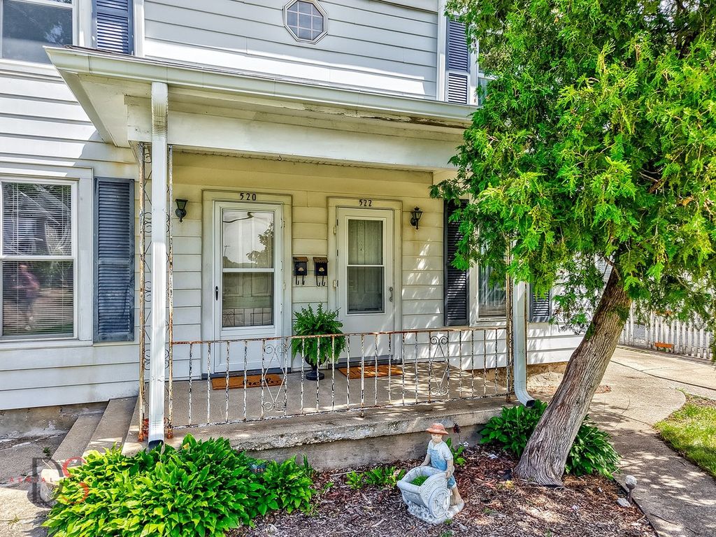 Image 24 of property listing at 520/522 E Main Street, Ottawa, IL 61350