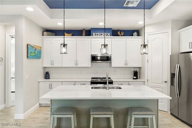 14796 Windward LN, Naples, FL 34114