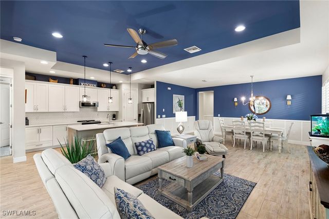 14796 Windward LN, Naples, FL 34114