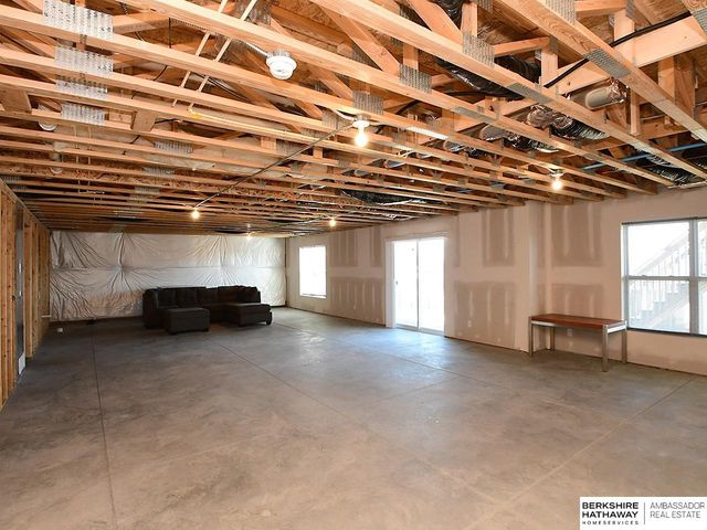 5613 N 179th Street, Omaha, NE 68116