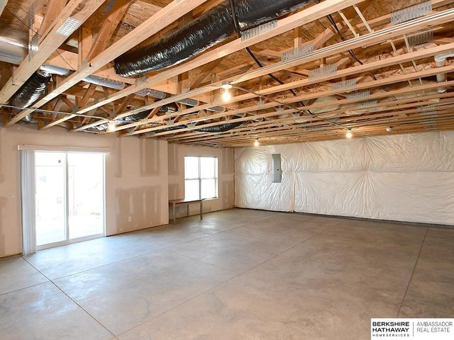 5613 N 179th Street, Omaha, NE 68116