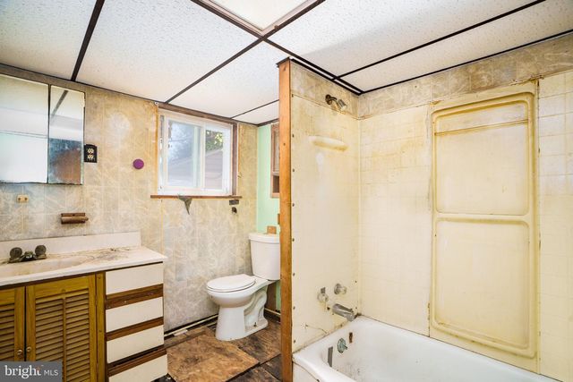 12 LINWOOD ST, Earleville, MD 21919