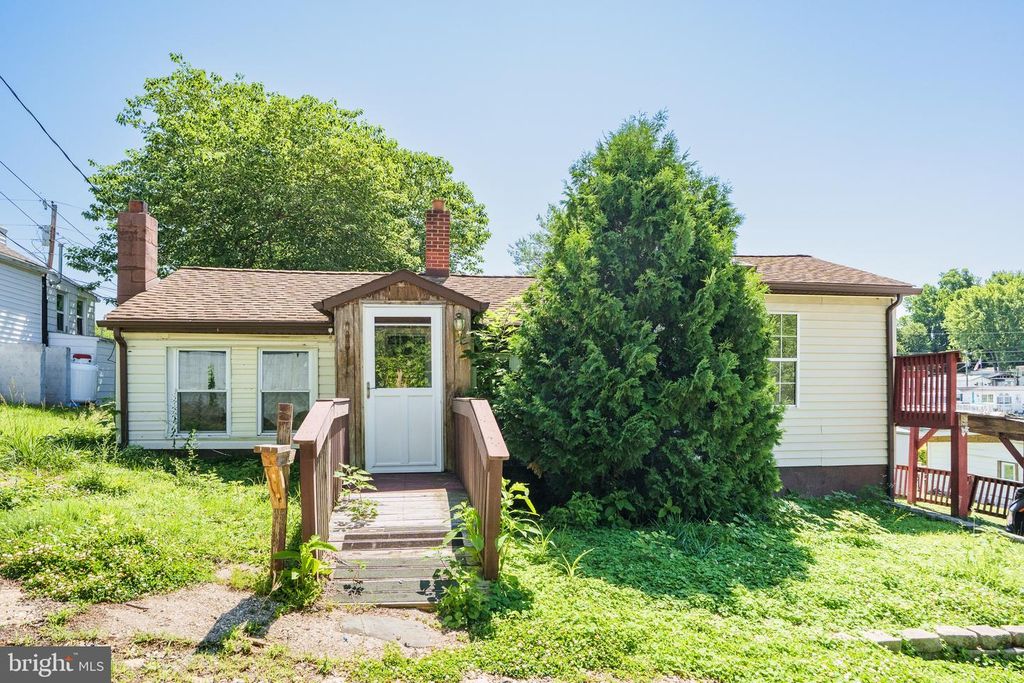 12 LINWOOD ST, Earleville, MD 21919
