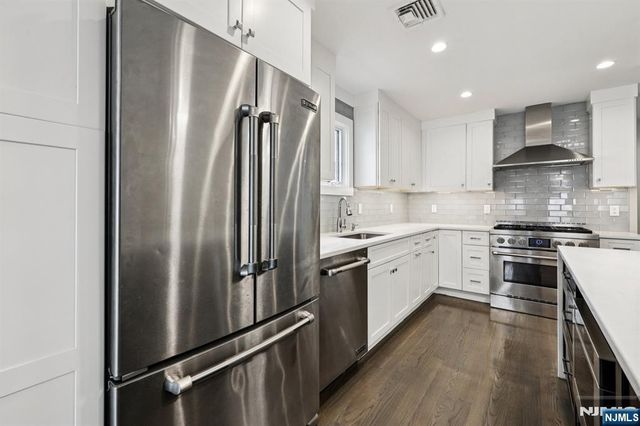 746 Undercliff Avenue B, Edgewater, NJ 07020