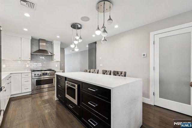 746 Undercliff Avenue B, Edgewater, NJ 07020