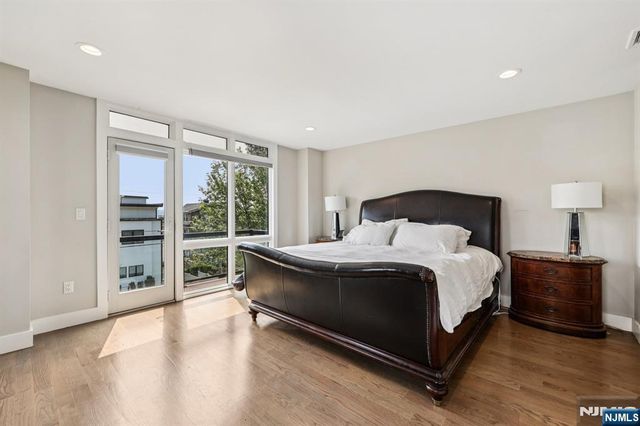 746 Undercliff Avenue B, Edgewater, NJ 07020