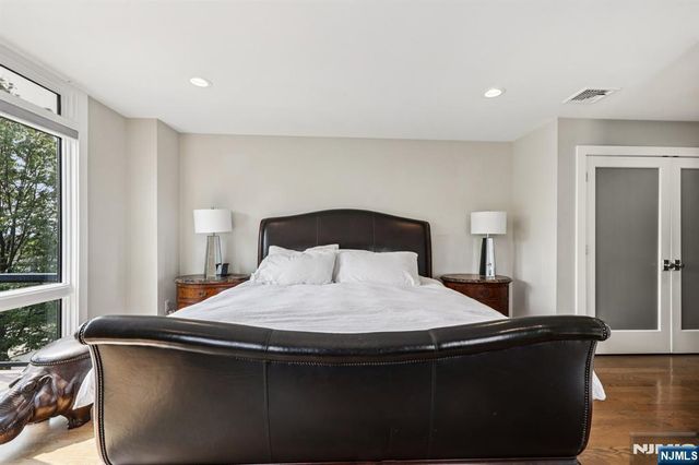 746 Undercliff Avenue B, Edgewater, NJ 07020