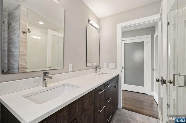 746 Undercliff Avenue B, Edgewater, NJ 07020