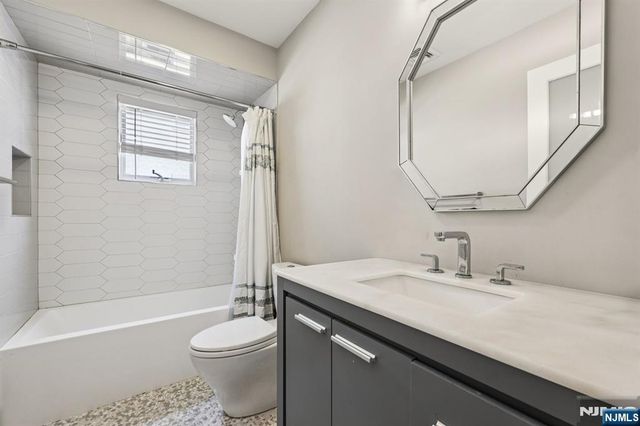 746 Undercliff Avenue B, Edgewater, NJ 07020