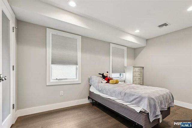 746 Undercliff Avenue B, Edgewater, NJ 07020