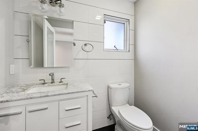 746 Undercliff Avenue B, Edgewater, NJ 07020